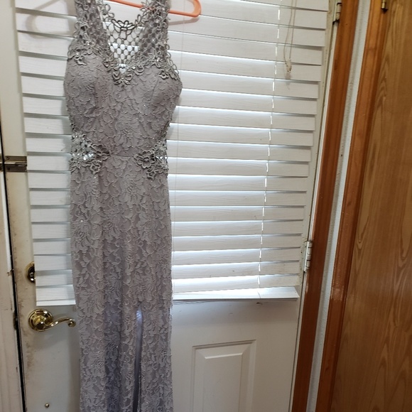 Prom dress must go - Picture 1 of 2
